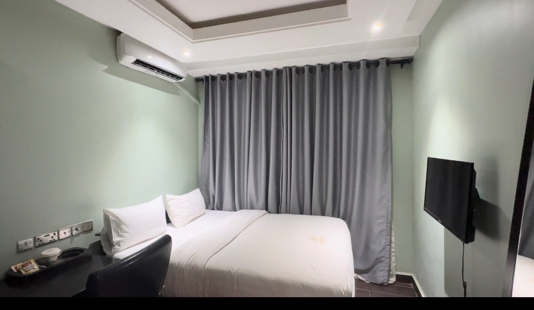 Efficiency Room bedroom